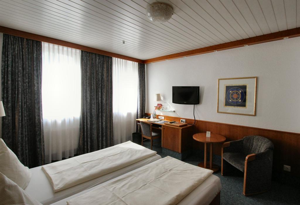Hotel Rokokohaus Erlangen Kamer foto