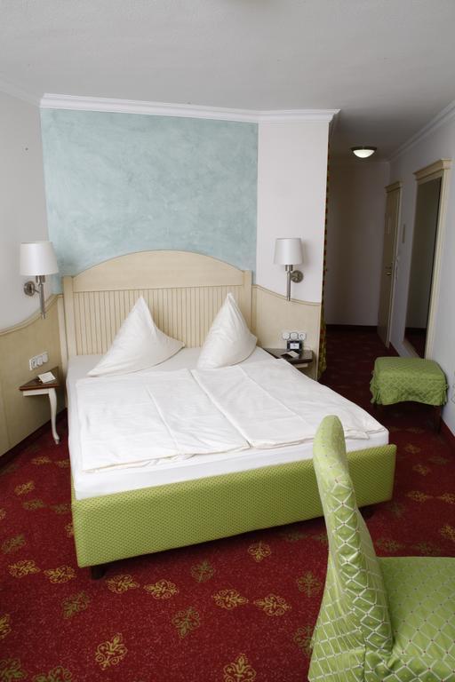 Hotel Rokokohaus Erlangen Buitenkant foto